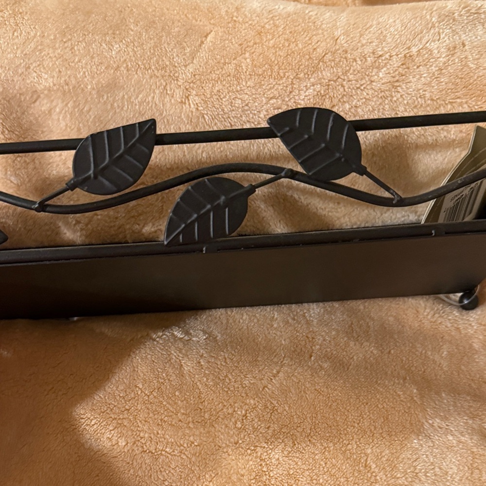 Elegant Black Metal Leaf Design Tray - Picture 3 of 6